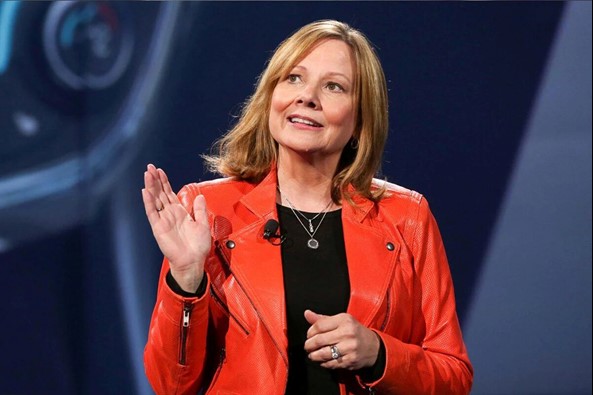 Mary barra - smiling, posing for a photo